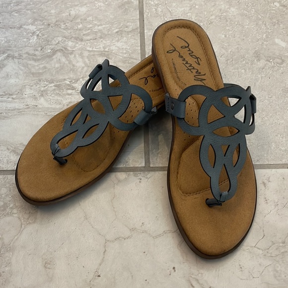 Natural Soul Blue Jennie Sandals - Picture 2 of 7